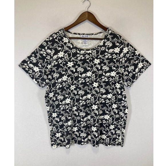 Blair Tops - Cottagecore Blair Women XLG Black White Floral Vine Knit Short Sleeve Scoop Top‎